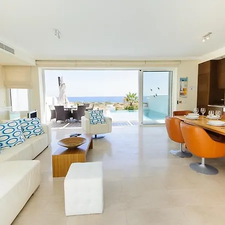 Luxury Bay View 28 Right On The Holiday home *